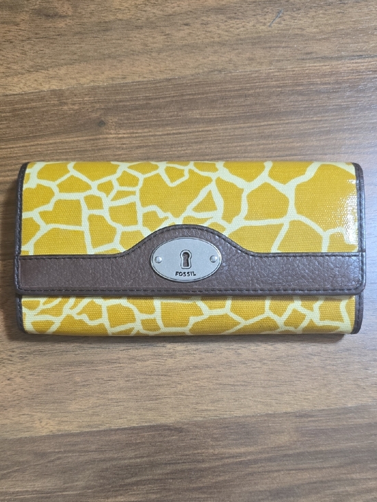 Fossil Handbags - FOSSIL Wallet Tri-fold KEY-PER Coated Canvas Giraffe Print Brown Leather Trim